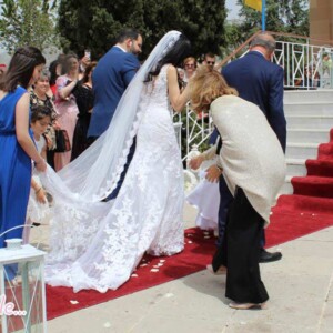 Ανθοστολισμός γάμου στον ΙΝ Αγίας Τριάδας Ελληνικού ρόζ λευκό